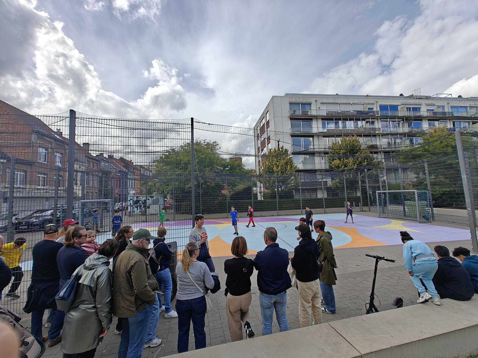 Openingswandeling van Walls of Boho 3, bij de streetart van Benjamin Hendlisz op het Vinçotteplein.